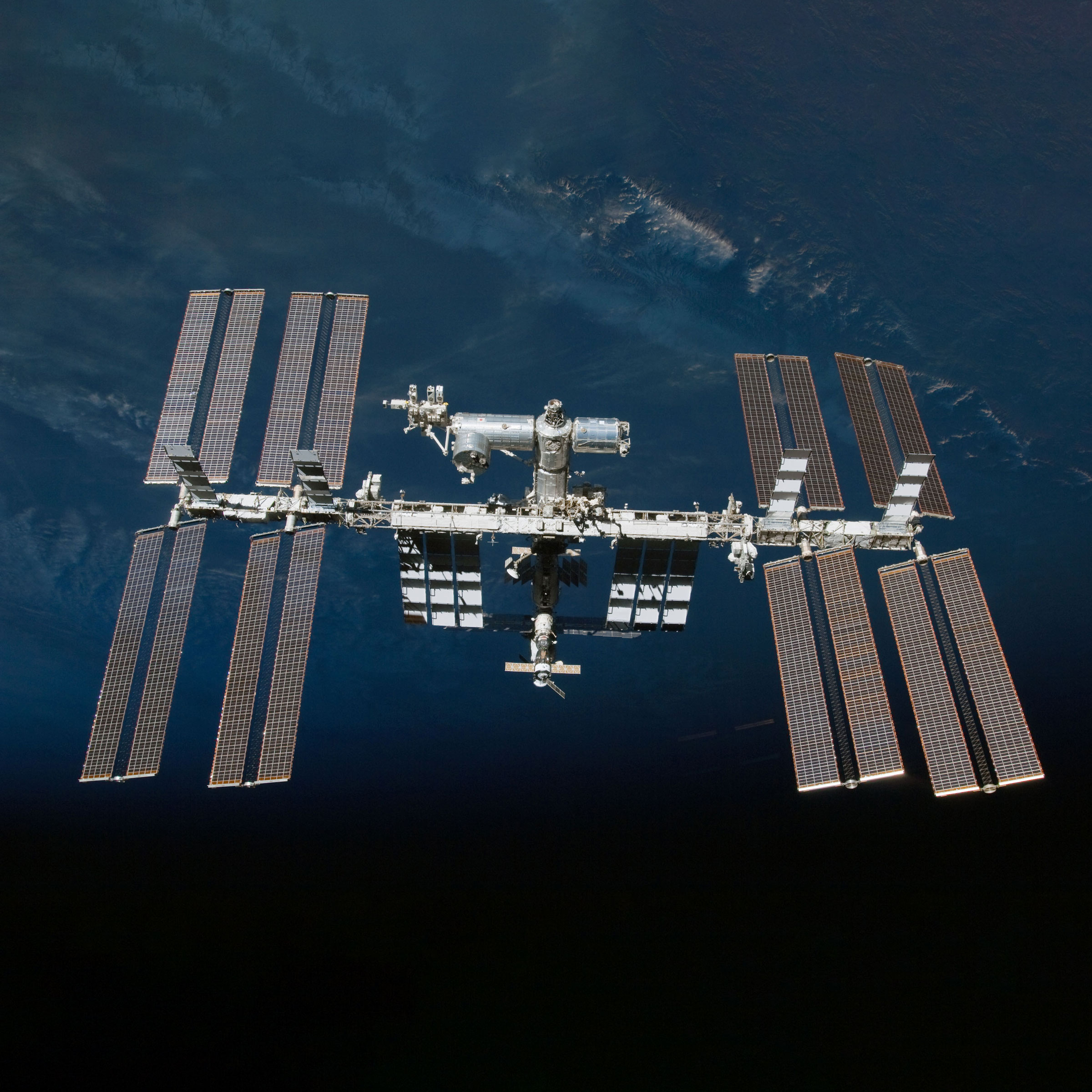 Российский сегмент международной космической станции. ISS stormway. Орбитальная станция на английском.